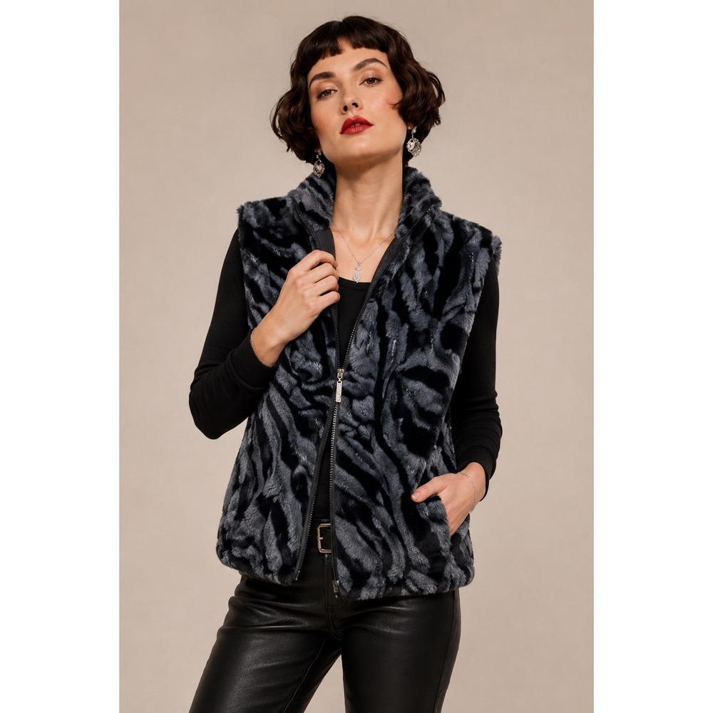 Dream Duffel M Gray Black Faux Fur Zip Vest Statement Layer